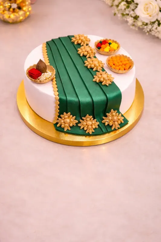 Elegant custom cake by Moi Doughssier artisan patisserie